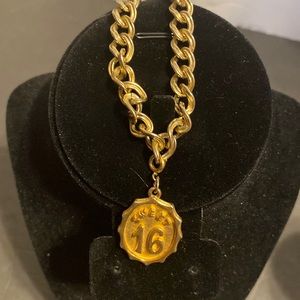 chunky gold tone bracelet w/ sweet 16 charm